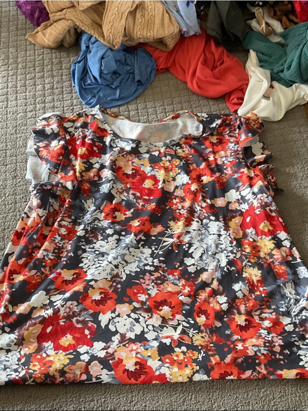 Floral Ruffle Sleeve Top - Red & Gray